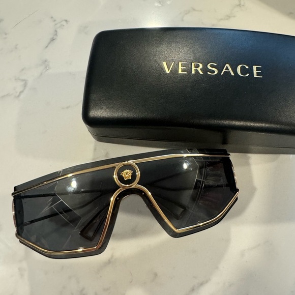 VERSACE VE2226 Sunglasses